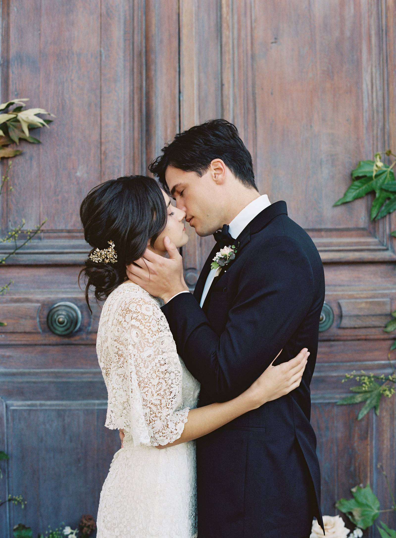 https://www.magnoliarouge.com/inspiration/old-world-elegance-wedding-inspiration-at-a-paso-robles-vineyard/