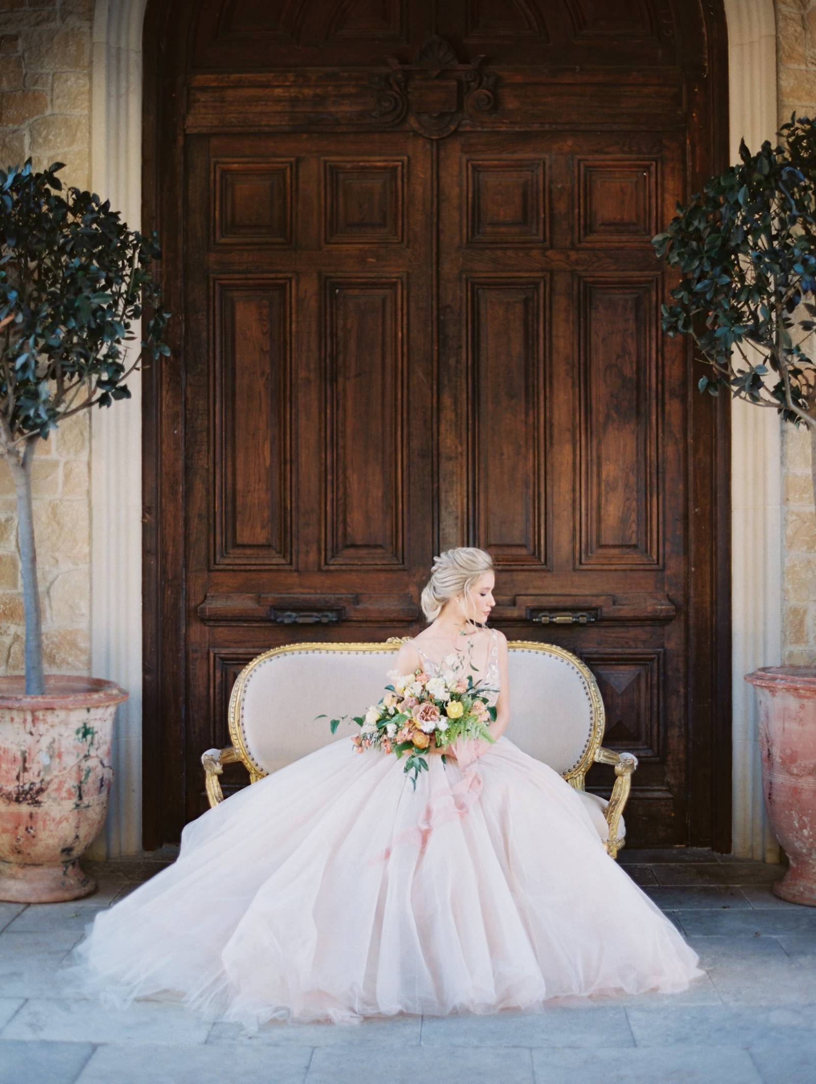 https://www.magnoliarouge.com/inspiration/romantic-tuscan-wedding-inspiration-with-spring-florals/