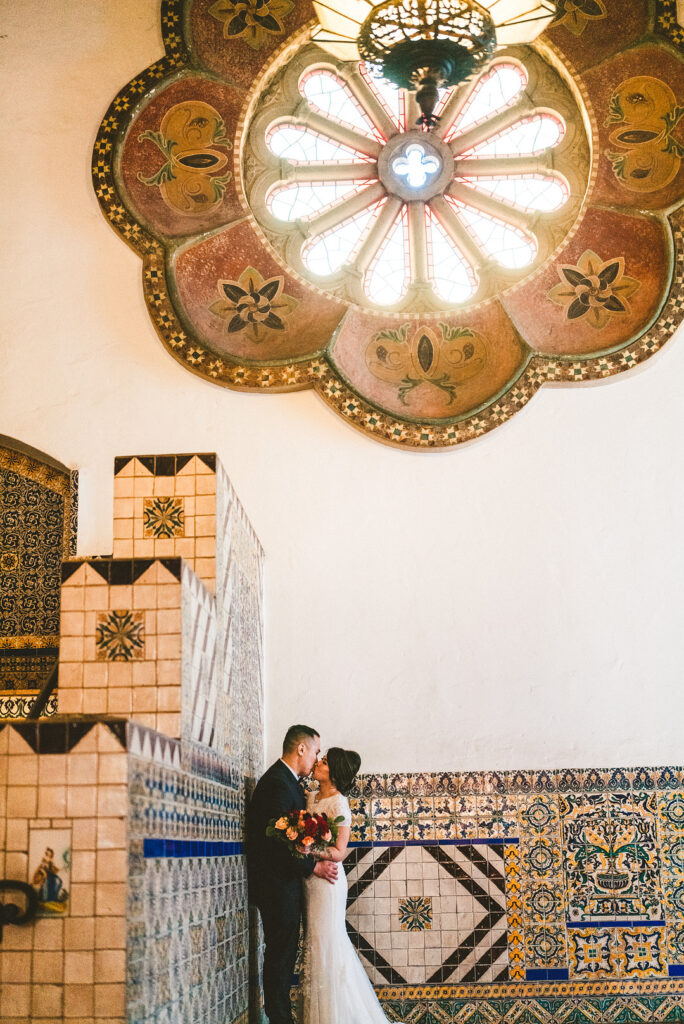 https://thecoordinatedbride.com/latest-weddings/romantic-al-fresco-santa-barbara-courthouse-wedding-jessica-andrew/