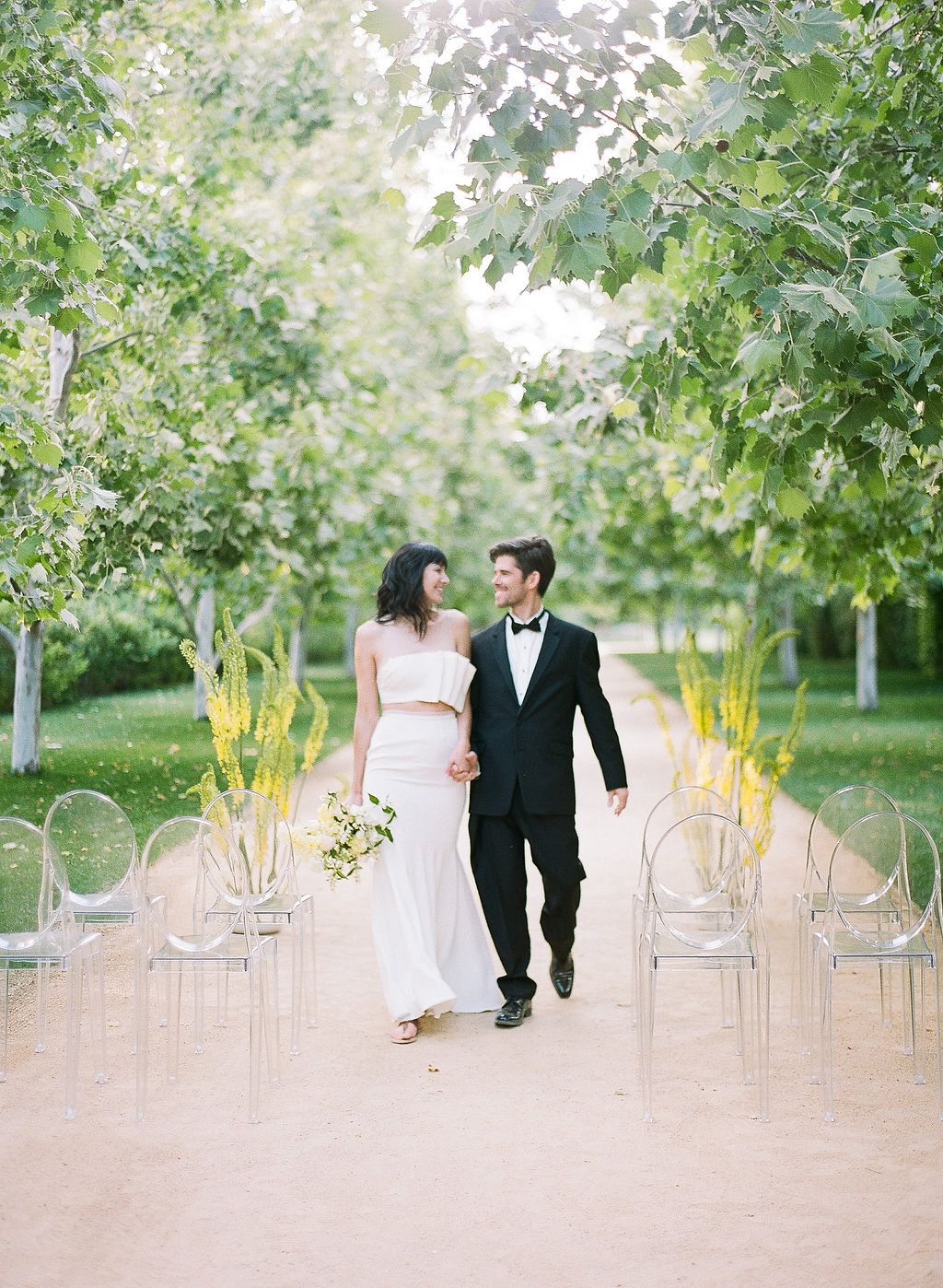 https://weddingsparrow.com/article/summer-wedding-ideas-with-pops-of-yellow